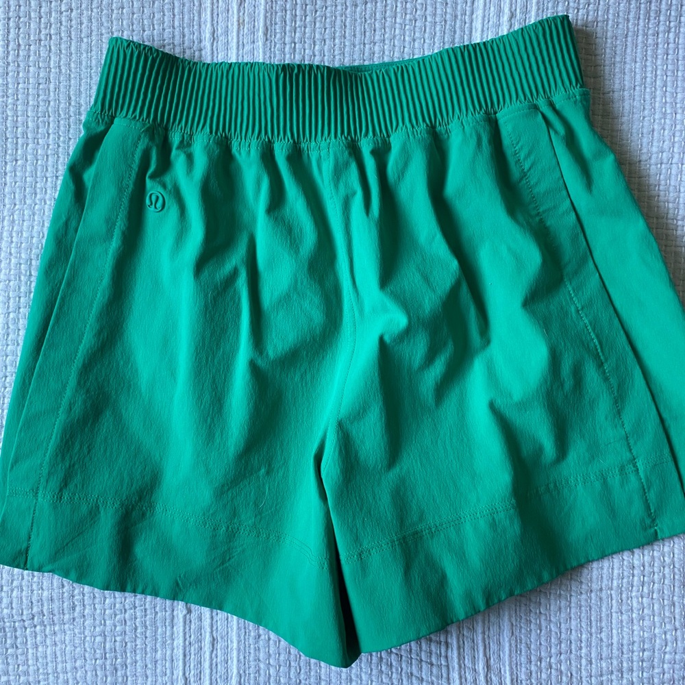 Lululemon Shorts Size S 3,5”